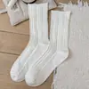 Meias simples listradas de comprimento médio para mulheres, perfeitas para o início do outono, criando um visual descontraído e confortável, adequadas para sandálias Birkenstock, com punhos elásticos e design sem costura, atacado