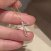 Nuevo Collar de Cruz Totalmente Diamantado para Mujer, Cadena para Clavícula con Estilo de Lujo Ligero y Nicho, Sensación de Alta Gama, Diseño Simple, Moderno y Versátil