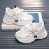 Verão e Outono 2025 Novos Sapatos Leves de Papai para Meninos Moda Infantil Sola Macia Sapatos Brancos Sapatos Esportivos Casuais para Meninas Modernos