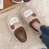 Estilo de nicho no común otoño e invierno suave cabeza de gatito blanco zapatillas de algodón alta apariencia simple moderno retro zapatillas de felpa