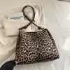 Estampado de leopardo moda simple retro bolsa para el trabajo ocio nueva bolsa de hombro portátil 2025 europea y americana bolsa tote de gran capacidad