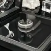 Anillo Popular Francés Cepillado, Diseño Nicho Estilo Antiguo, Anillo de Pigmento Dorado de Lujo Ligero y Alta Gama, Joyería de Mano para Mujer
