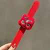 Muñeco de Peluche de Dibujos Animados para Niños Pulseras de Pareja Decoraciones Creativas Accesorios para el Cabello de Vacaciones Pequeños Regalos de Boda