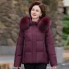 Chaqueta Corta de Invierno de Alta Gama para Mujeres de Mediana Edad y Mayores con Cuello de Piel de Zorro con Capucha y Abrigo Versátil de Plumón de Pato Blanco