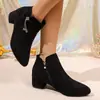 Zapatos de tacón bajo de moda versátiles para invierno 2026, que aumentan la altura, estilizan, modernos, de piel suave, con tacón alto, botines elegantes de punta fina para mujer