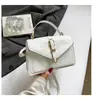 Moda Simple Nueva Primavera 2026 Bolso Cruzado de Hombro con Alto Atractivo Estético, Hebilla de Cinturón, Bolso de Mano Casual para Viajar, Bolso Cuadrado Pequeño