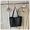 Bolso grande de alta gama para mujer 2026 nuevo de moda verano popular moda para ir al trabajo bolso de hombro único bolso tote de gran capacidad