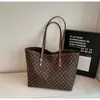 Bolsa Retrô de Luxo para Mulheres 2025 Nova Bolsa Tote de Grande Capacidade para Ir ao Trabalho Bolsa de Axila Bolsa de Ombro Fashion