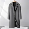 Abrigo de hombre transfronterizo 2026 otoño e invierno estilo largo hasta la rodilla con cuello alto, gabardina de lana de un solo pecho para hombres de negocios de mediana edad