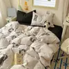 Set de Ropa de Cama para Bebé de Grado A Algodón Puro Cuatro Piezas Estilo Fresco Ins Algodón Lavado Dibujos Animados Lindos Estilo Crema Sábana Funda de Edredón