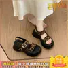 Sandalias de plataforma gruesa con estampado de leopardo, color blanco, grúa de almohada, para aumentar altura, para mujer, nuevo modelo de verano 2026, cómodas para uso en exteriores, antideslizantes, adecuadas para la playa