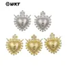 WT-MP293 Moda europea y americana dos colores oro y plata diseño de corazón 18k micro incrustado circonita cruz accesorios colgante