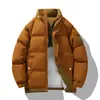 Nuevo abrigo de algodón para hombre de invierno, engrosado, cálido, holgado, talla grande, color liso, moderno, versátil, casual, chaqueta acolchada con cuello alto