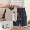 Conjunto de Niña Otoño 2026 Nueva Moda Ropa de Otoño para Bebé Conjunto de Tres Piezas Chaleco Suéter Infantil Venta al por Mayor