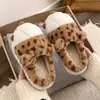 Pantuflas de algodón afelpado con estampado de leopardo y huella de gato, pantuflas de interior para mujer, diseño lindo de orejas 3D, suela gruesa, cálidas y disponibles para venta al por mayor