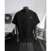 Camiseta masculina de verão americana de rua, manga curta, ombreira 3D desconstruída, ombro reto resistente, com bordado cleanfit