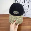 Boné de Baseball Bordado com Letra para Mulheres, Estampa de Leopardo, Novo Estilo Retro Americano, Boné com Aba de Pato Afina o Rosto, Chapéu Macio para Primavera e Outono para Homens