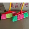 Venta al por mayor de fábrica escoba para el hogar escoba pequeña de plástico palo de madera escoba mágica individual juego de recogedor barrido de tareas domésticas