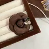 Broche de Camélia Pequeno e Perfumado de Novo Estilo, Alto Padrão, Suave e Doce, Acessórios Elegantes Retro Franceses para Ternos e Casacos