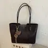 Bolsa de mano retro de alta gama para mujer, nueva colección de otoño 2026, bolsa de gran capacidad para el día a día, bolso de hombro exquisito y versátil