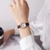 Relógio feminino de quartzo britânico retrô com mostrador quadrado pequeno, relógio de pulso de pulseira de couro de nicho, relógio para exame de estudante, atacado de relógios femininos