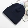 Venta al por mayor del fabricante Gorro cálido de moda para otoño e invierno, Gorro de punto a prueba de frío, Color sólido para exteriores, Protección para las orejas, Gorro de lana, Logotipo bordado