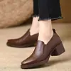 Zapatos de Cuero Pequeños de Suela Gruesa Estilo Británico Retro para Mujer 2026 Nuevo Estilo Otoño Tacón Grueso Slip-on Versátiles para Viajar al Trabajo Estilo Francés Zapatos de Vestir
