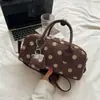 Nuevo bolso de mano estilo coreano para principios de otoño de 2026, bolso tipo cojín de lunares de nicho, alto valor estético, personalidad única, bolso de hombro y cruzado