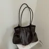 Bolso de moda de nicho retro estilo coreano de gran capacidad 2026, un bolso de hombro o bandolera sofisticado y minimalista