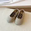 Zapatos Planos de Moda para Niñas Mary Jane de Piel Gamuzada 2026 Primavera y Otoño Nuevos Suela Suave Versátiles Estilo Ballet Tira Cruzada