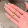 Collar de Trébol de Cuatro Hojas Hueco Tridimensional para Mujer, Lujo Ligero, Gama Alta, Nicho, Exquisito, Versátil Colgante de Flor de Zircón Cadena para Clavícula