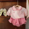 Conjunto de Roupa de Verão para Meninas: Conjunto Estiloso para Bebês e Crianças, Camisa Polo Estilo Coreano da Moda com Gola Boneca, Camiseta, Saia Curta Floral