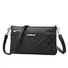 Bolsa Pequena de Mão para Mulheres de Meia-Idade 2026 Nova Versátil Moda Acolchoada Estilo Mãe Bolsa Transversal para Celular e Moedas
