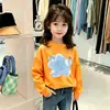 Moda Novedosa de Primavera y Otoño 2026 Camiseta de Algodón Puro para Niñas con Cuello Redondo, Mangas Largas y Estampado para Niños Medianos y Grandes