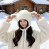 Adorable y peculiar sombrero de orejeras de peluche con cuernos de oveja para mujer para otoño e invierno, engrosado para abrigar, versátil y estiliza el rostro, un sombrero Lei Feng