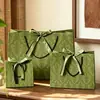 Bolsa tote Shiyi Guqi verde retrô com estampa floral europeia, feita com papelão branco espesso para um toque de luxo, perfeita como presente para amigos ou para embalar presentes.