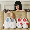 Pantuflas de algodón con licencia oficial de gatito, lindas y cálidas para uso en interiores, con un forro grueso y afelpado y suelas antideslizantes, perfectas para el invierno.
