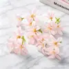Stock de fábrica Cabezas de flores de lirio de seda de tres pétalos tipo gotas de rocío Flor de simulación con gotas de agua para horquilla DIY Corona de flores Tocado Boda