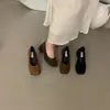 Sapatos Femininos de Camurça Marrom de Salto Médio de Alta Qualidade Estilo Francês 2026 Primavera e Outono Retro Trabalho Noturno Salto Bloco Sapatos de Vovó