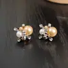 Pendientes de Flor de Perla Incrustados de Diamantes Color Suave Contrastante Estilo Francés Aguja de Plata Lujo Ligero Gama Alta Nicho Simples Versátiles