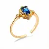 Anel Chiba Estilo Francês Retrô Cubo de Açúcar Zircônia Azul, Banhado a Ouro, Ajustável, Luxo Leve, Nicho, Acessório Versátil para Mulheres