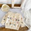 2026 Primavera Versátil Niña Bebé Infantil Bordado Floral Cuello con Volantes Cardigan Chaqueta de Punto de Algodón Manga Larga Ropa Infantil