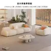 Sofá de tela simple y moderno estilo crema para apartamentos de alquiler, sofá nube de línea recta de lujo ligero para dormitorio, popular en TikTok