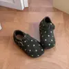 Sapatos Mary Jane infantis de bolinhas, nova coleção de outono, sapatos de couro para bebês com solas macias, sapatos antiderrapantes para ambientes internos, sapatos retrô estilo Birkenstock para meninas