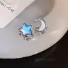 Pendientes de Perla Azul Estrella y Luna de Aguja Plateada, Pendientes Asimétricos Pequeños y Exquisitos Estilo Bosque, Pendientes Versátiles de Lujo Ligero y Alta Gama