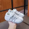 Nuevos Zapatos Infantiles Otoño 2026: Zapatos Deportivos Casuales Cómodos de Suela Suave para Niños, Moda Coreana Versátiles Zapatos de Entrenamiento Alemanes para Niñas