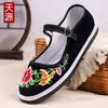 Sapatos de lona com sola de borracha sapatos de pano estilo Pequim antigo feminino sapatos bordados de uma tira antiderrapantes sapatos de vovó sapatos de mãe sapatos de dança