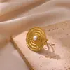 Anillo de Acero Inoxidable Estilo Ins Europeo y Americano Flor de Perla Exagerada de Gama Alta Anillo de Acero de Titanio de Lujo Ligero Chapado en Oro de 18 Quilates
