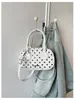 2026 Bolso de Hombro Único para Mujer Estilo Europeo y Americano Versátil para Viajes y Trayectos Bolso de Mano Portátil de Moda con Puntos