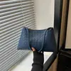 Nova bolsa feminina de trama para axila 2025, simples e elegante, moderna e versátil, bolsa de mão e bolsa de ombro vintage